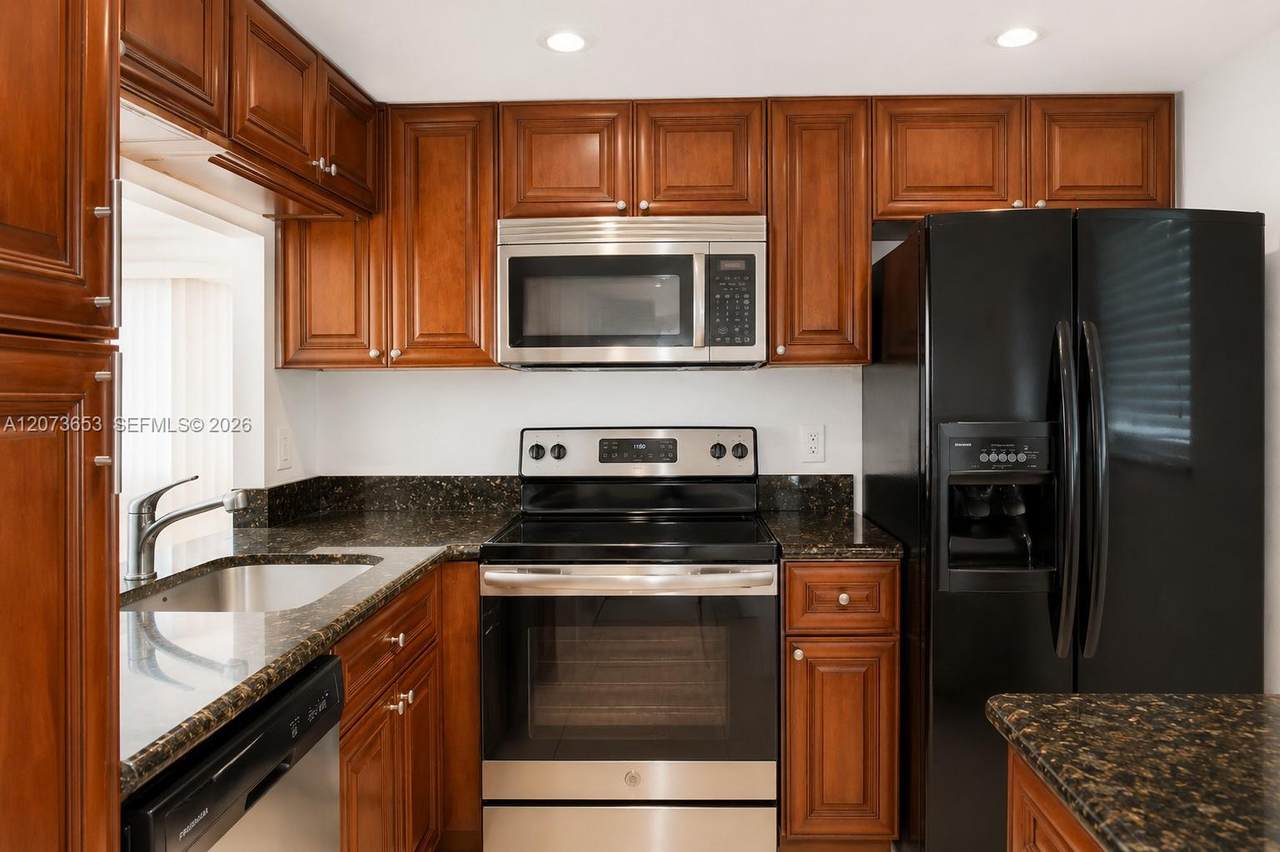 9230 Lagoon Pl - Photo 1