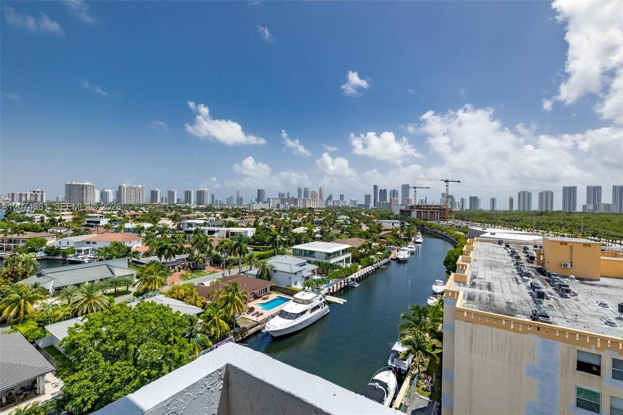 2903 Miami Beach Blvd - Photo 1