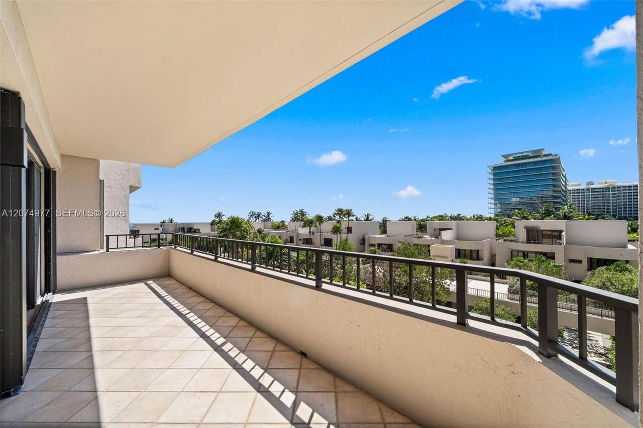 201 Crandon Blvd - Photo 1