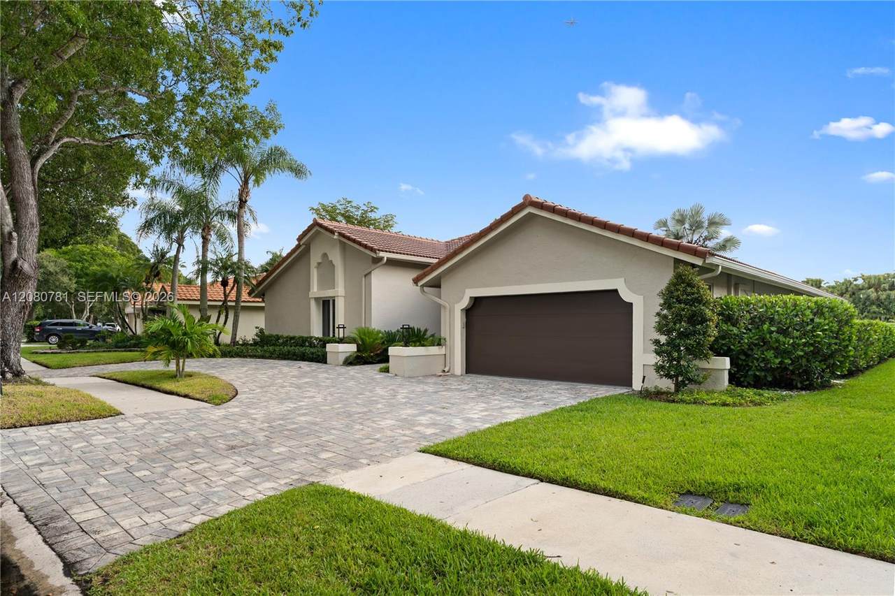1900 Lakeshore Dr - Photo 1