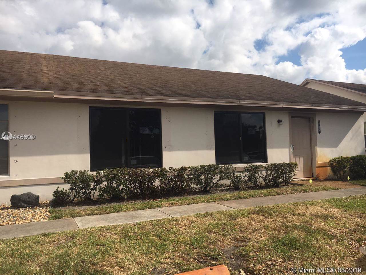 8069 20th Ct - Photo 1