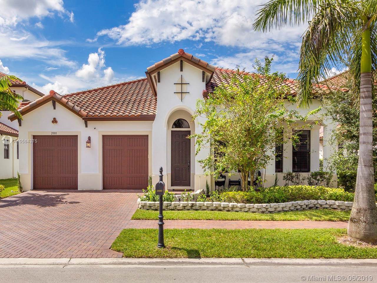 2880 82nd Way - Photo 1