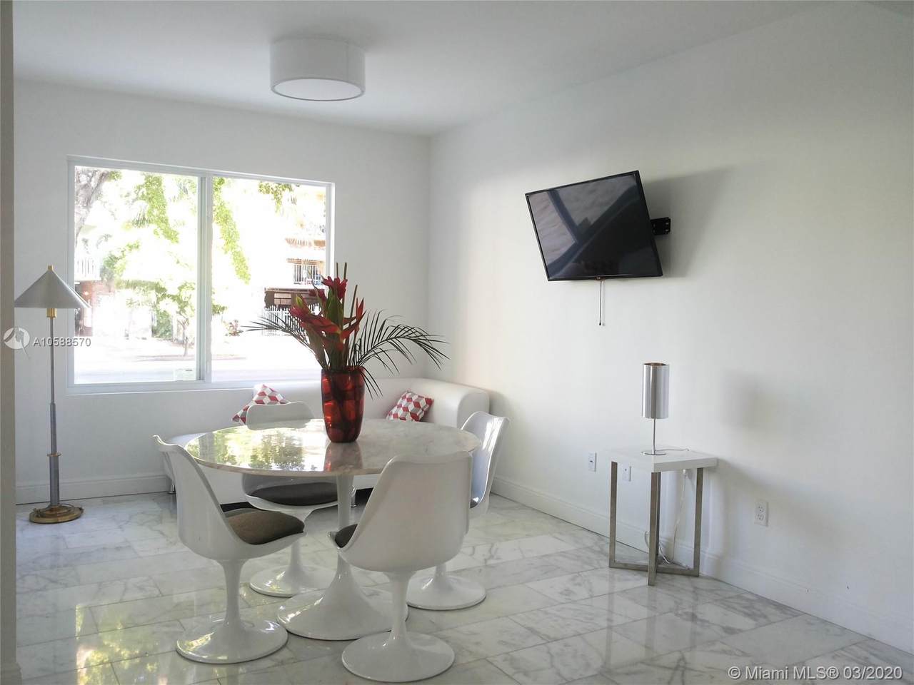 918 Jefferson Ave - Photo 1