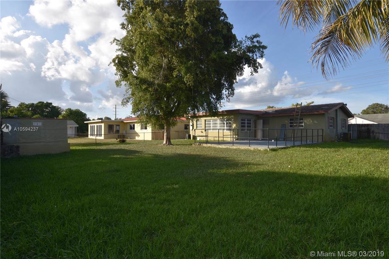 100 38th St - Photo 1