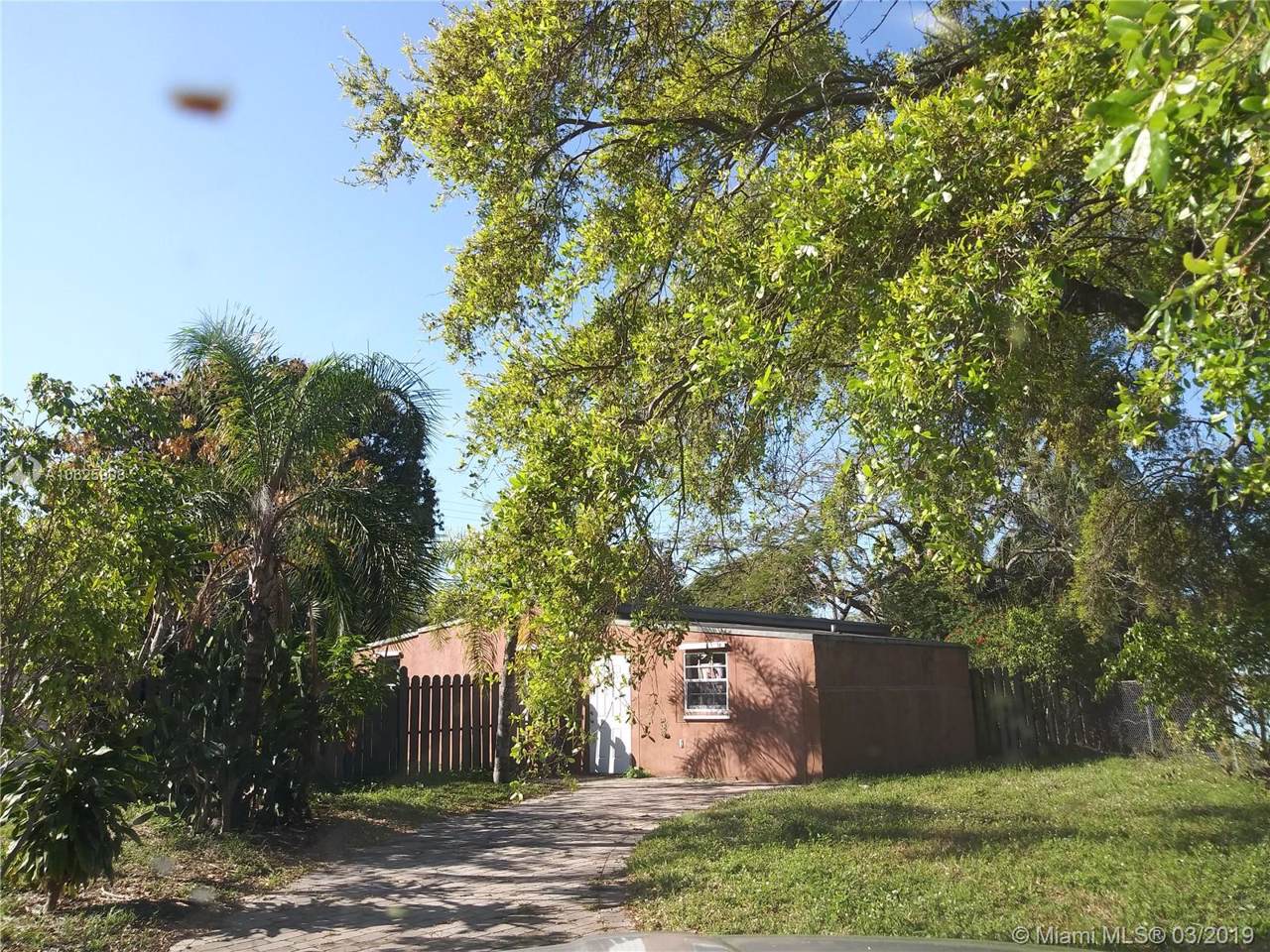 1616 11 Street - Photo 1
