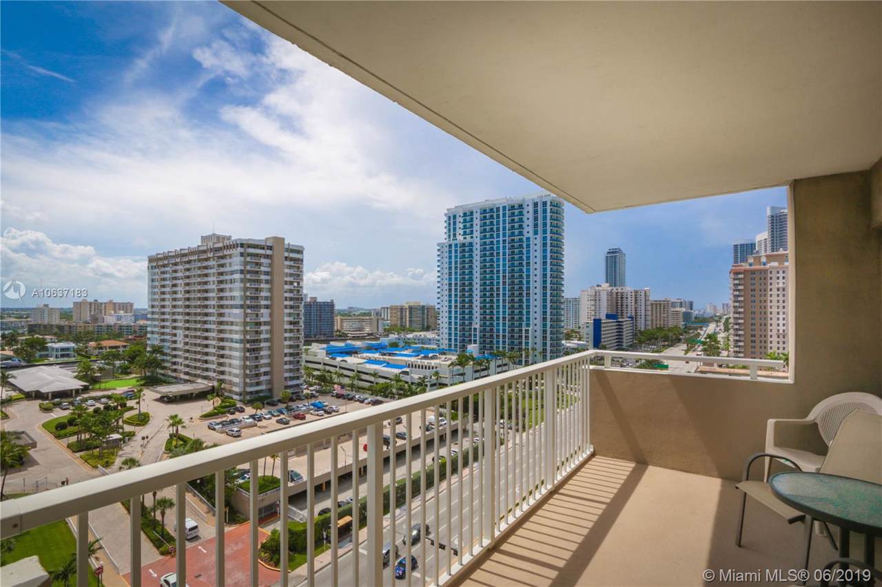 1980 Ocean Dr - Photo 1