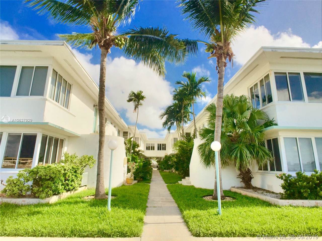 1980 Bay Dr - Photo 1