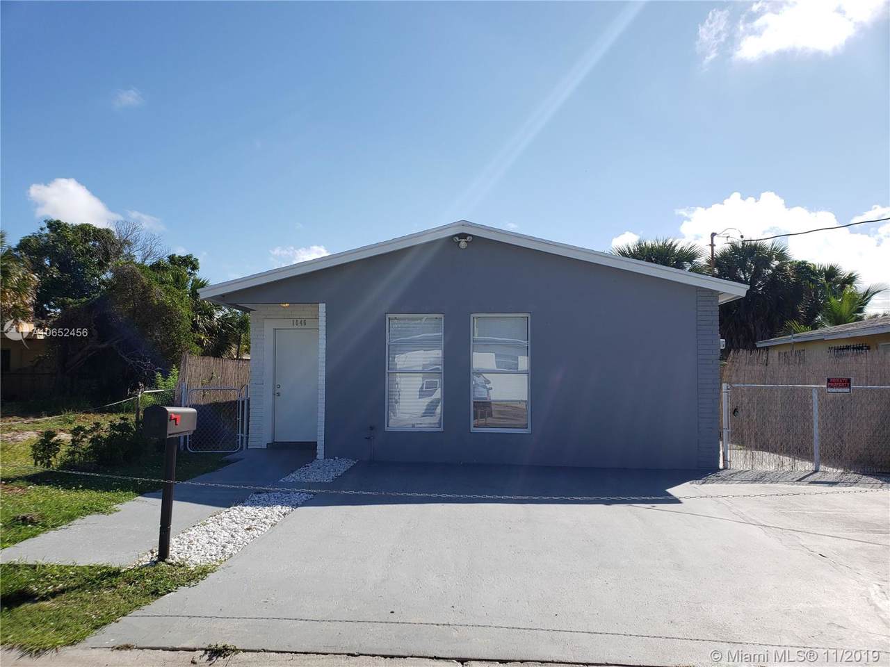 1046 Lincoln Rd - Photo 1