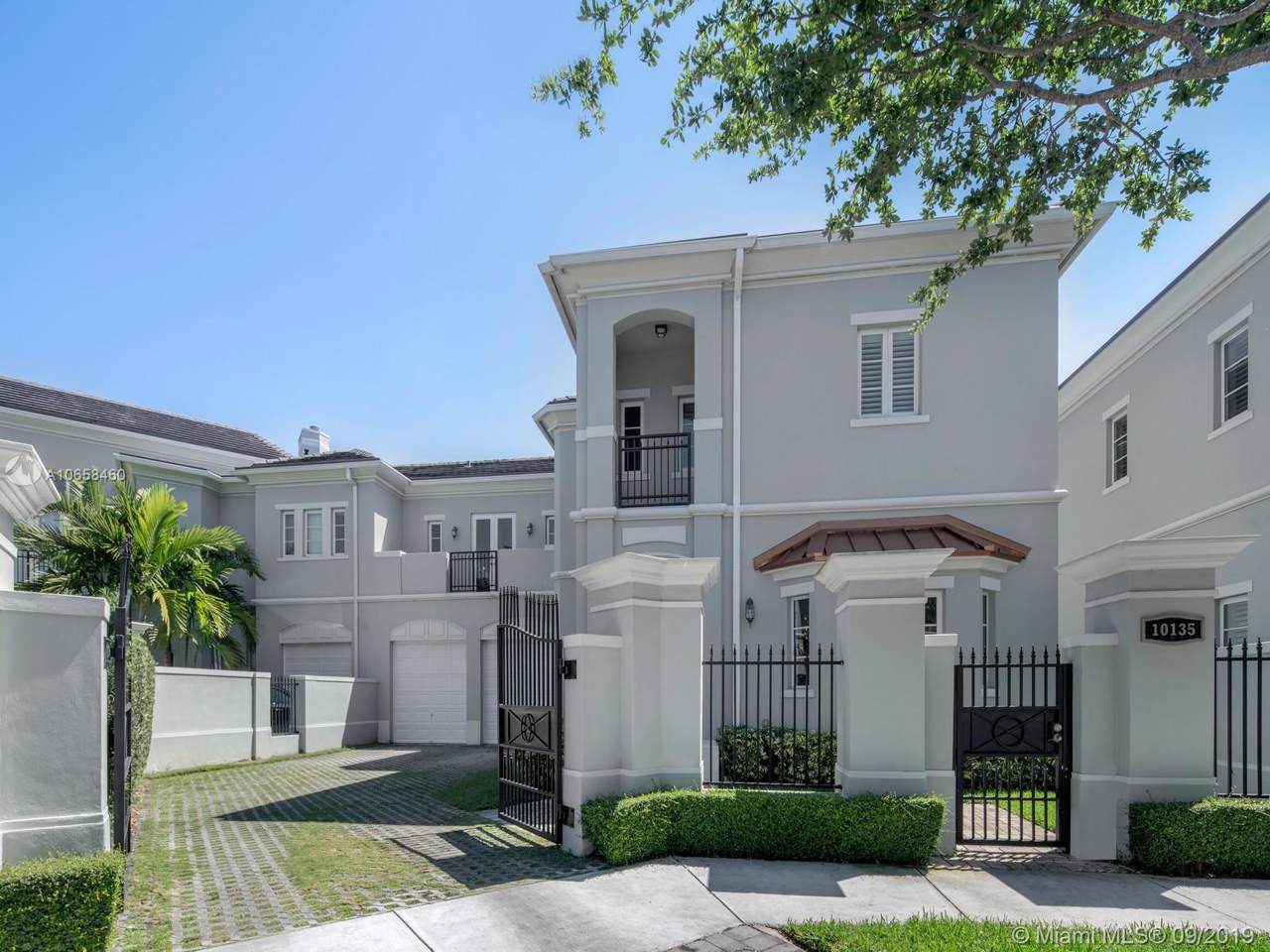 10135 75th Pl - Photo 1