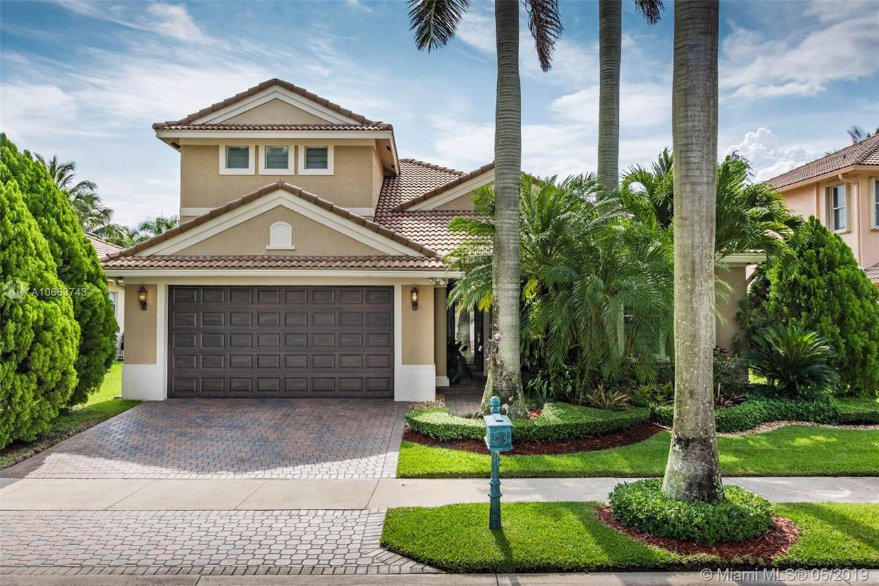 1830 Harbor View Cir - Photo 1
