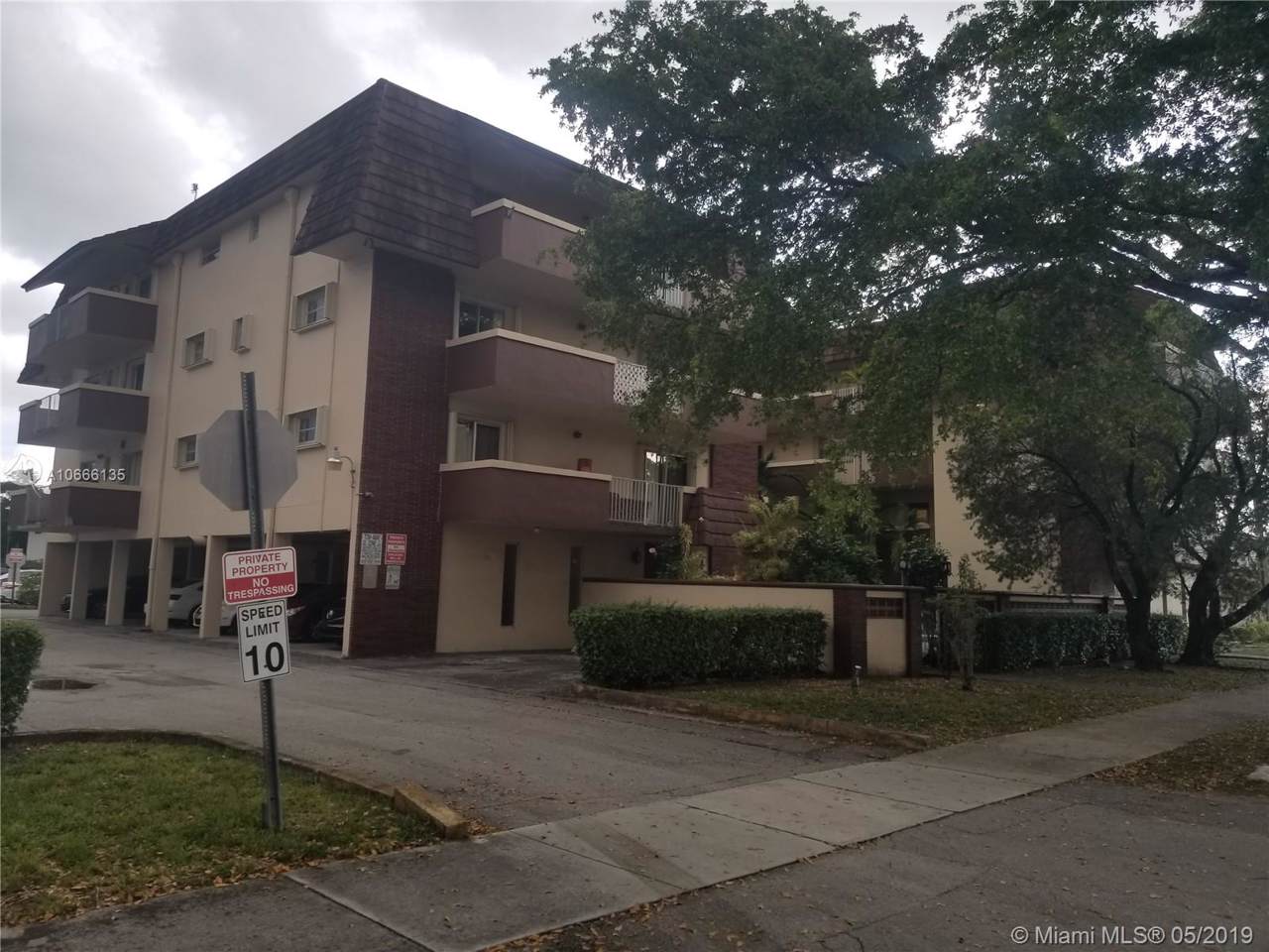 685 Miller Dr - Photo 1