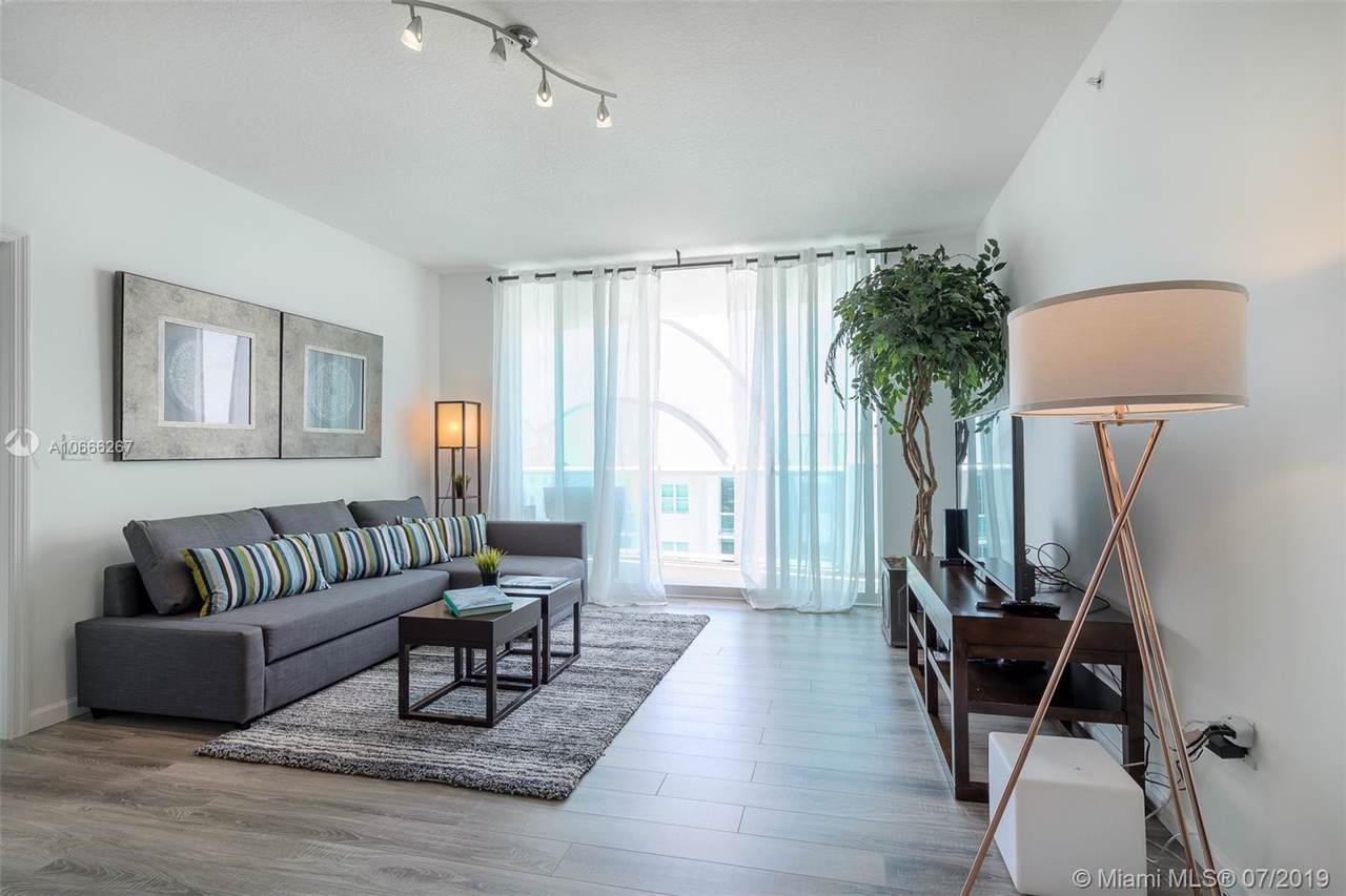 7900 Harbor Island Dr - Photo 1