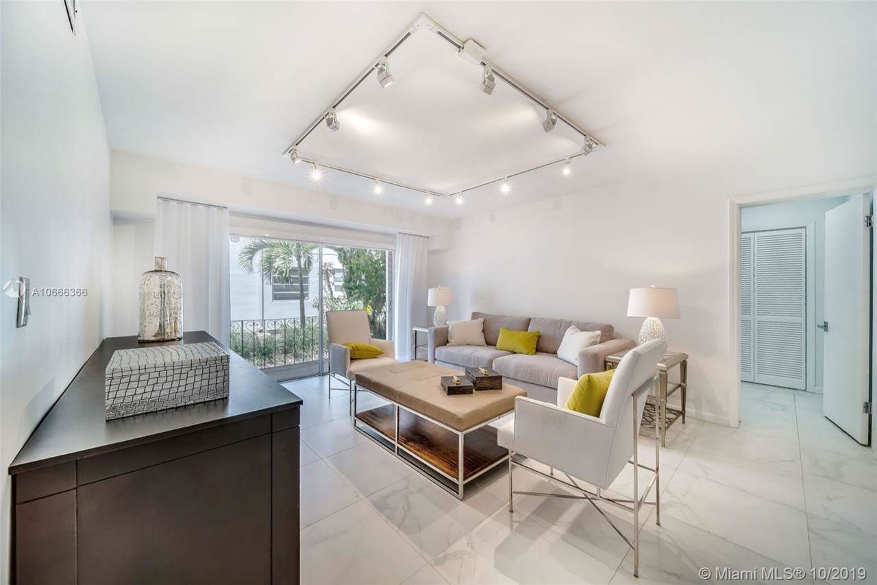 1239 Mariposa Ave - Photo 1