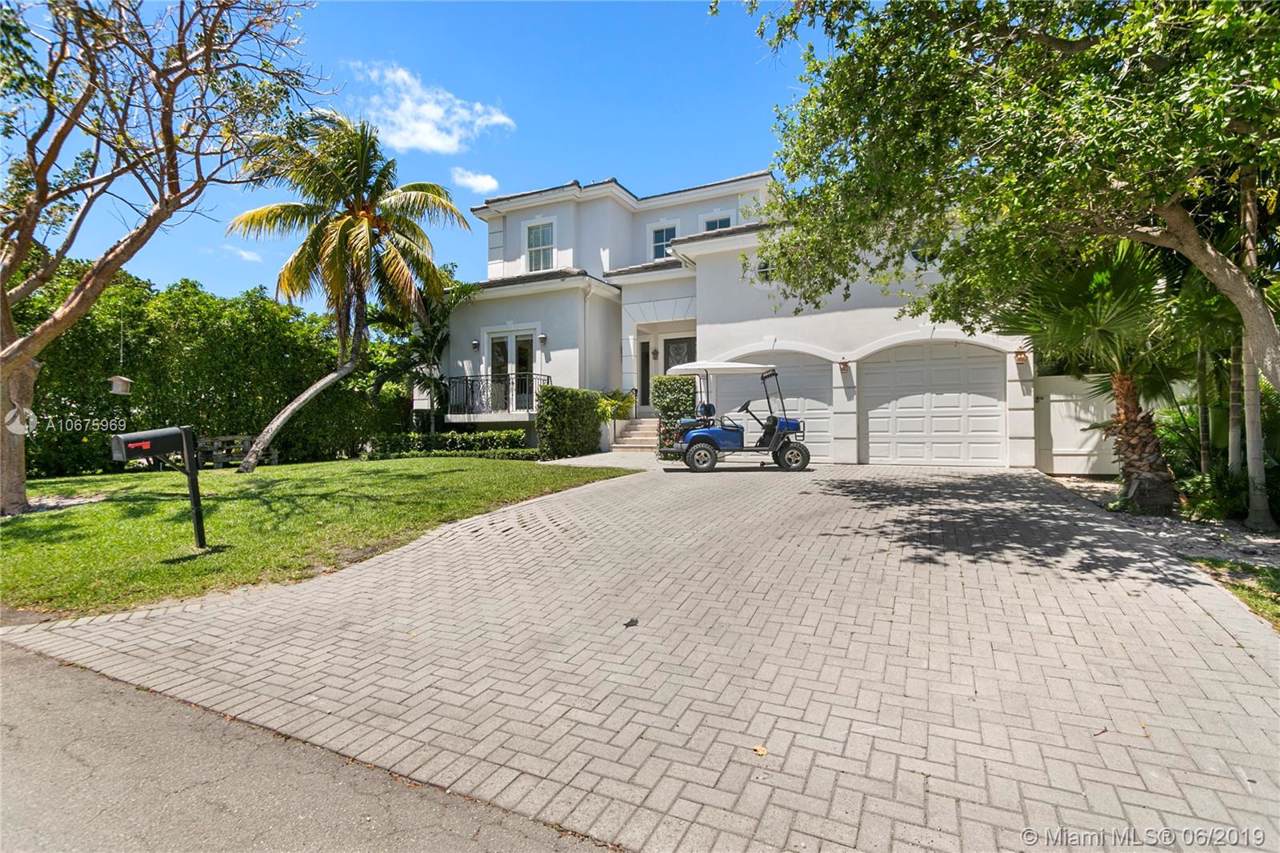 442 Ridgewood Rd - Photo 1
