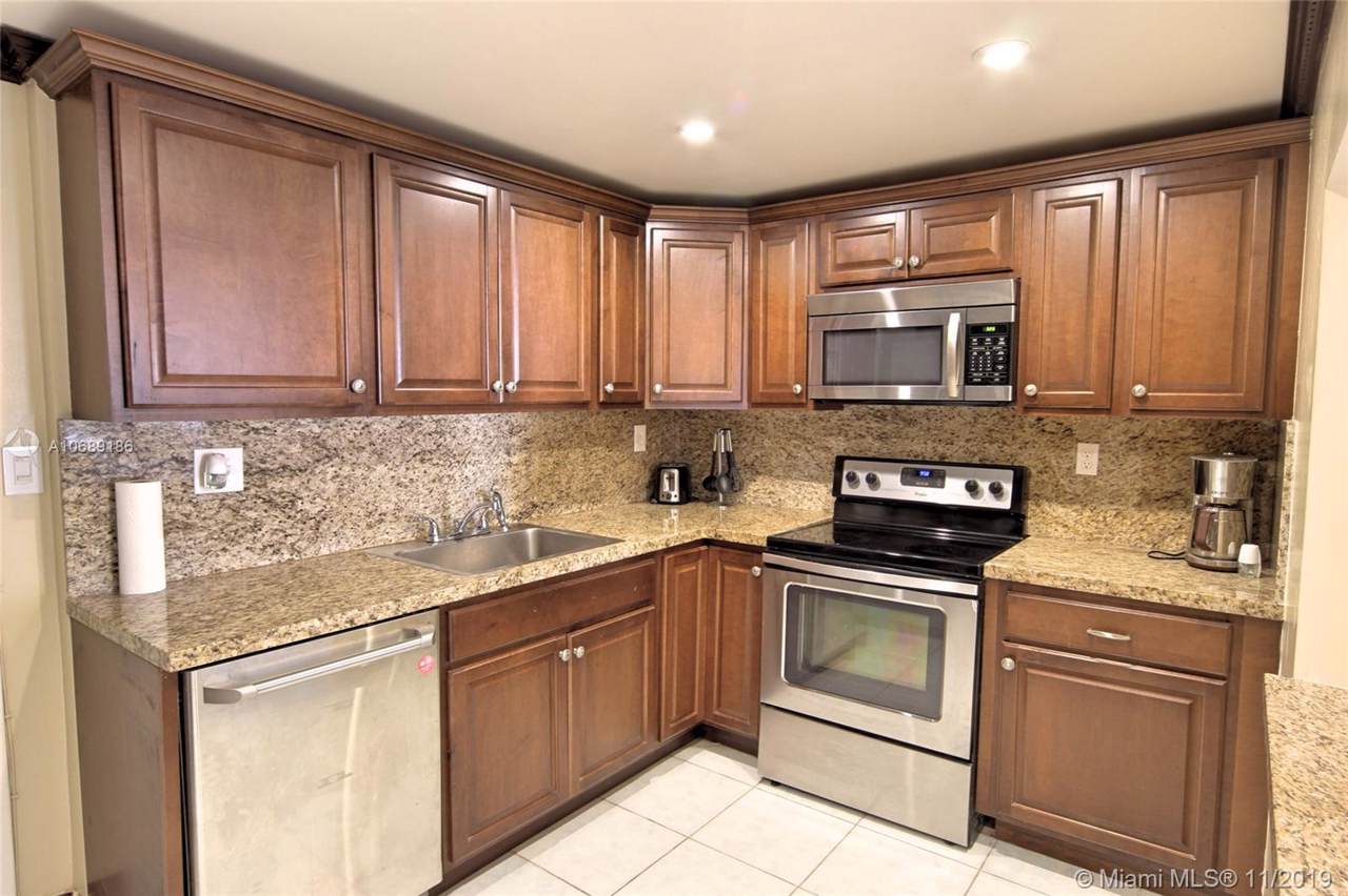 1701 Ocean Dr - Photo 1