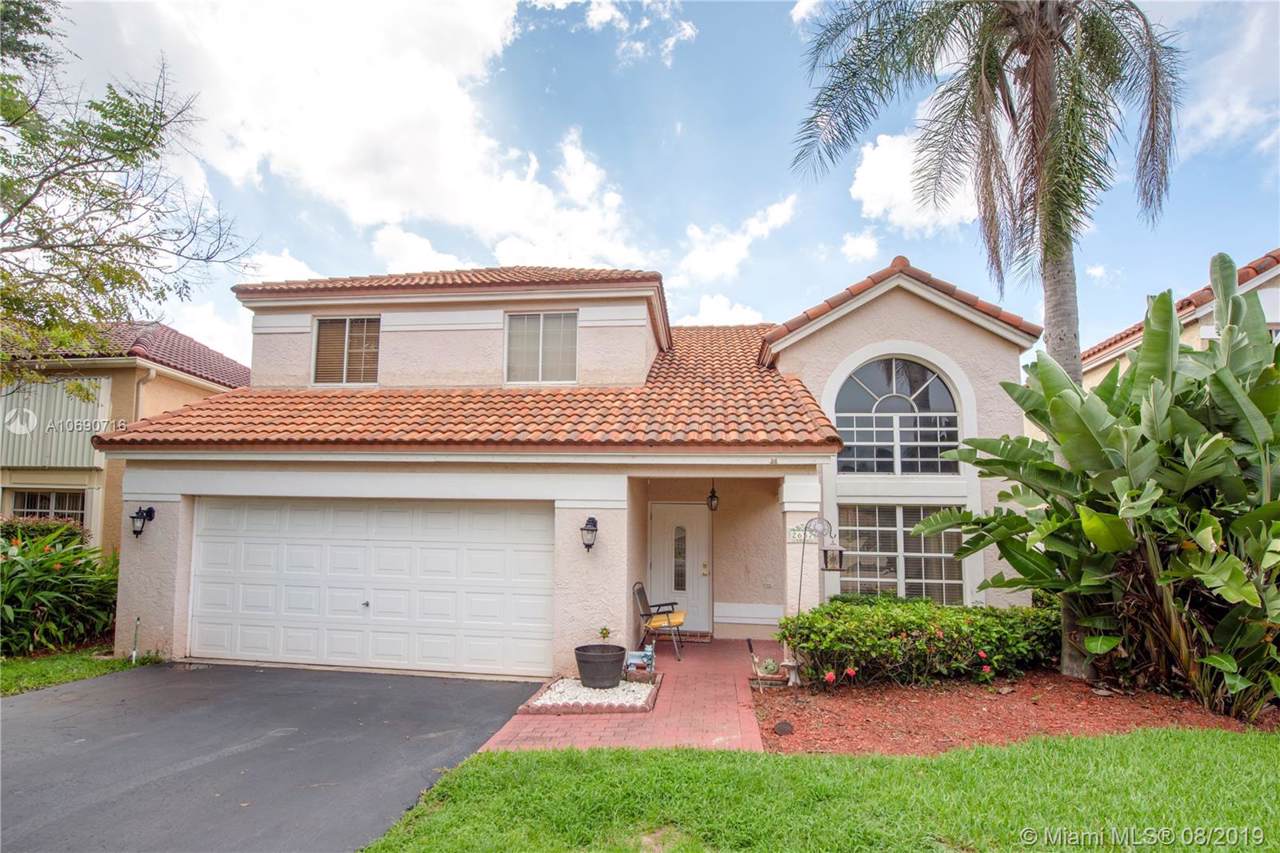 2657 Oak Park Cir - Photo 1