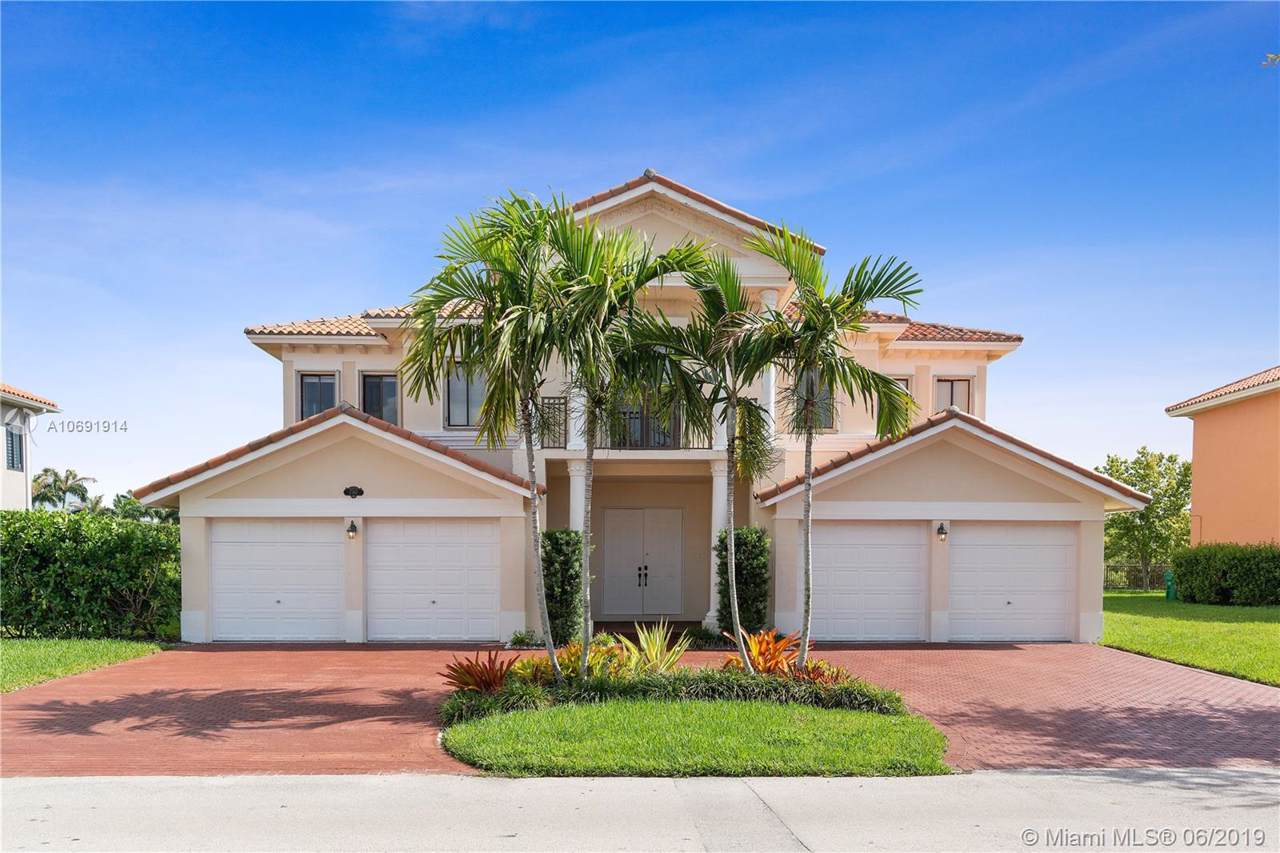 7767 188 Street - Photo 1