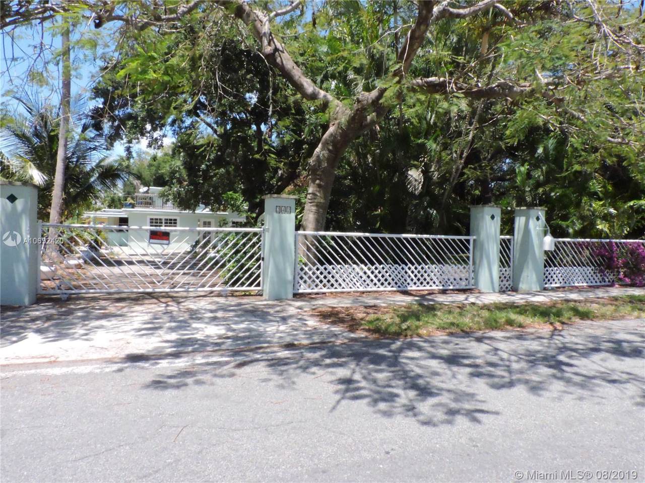 242 8th St - Photo 1