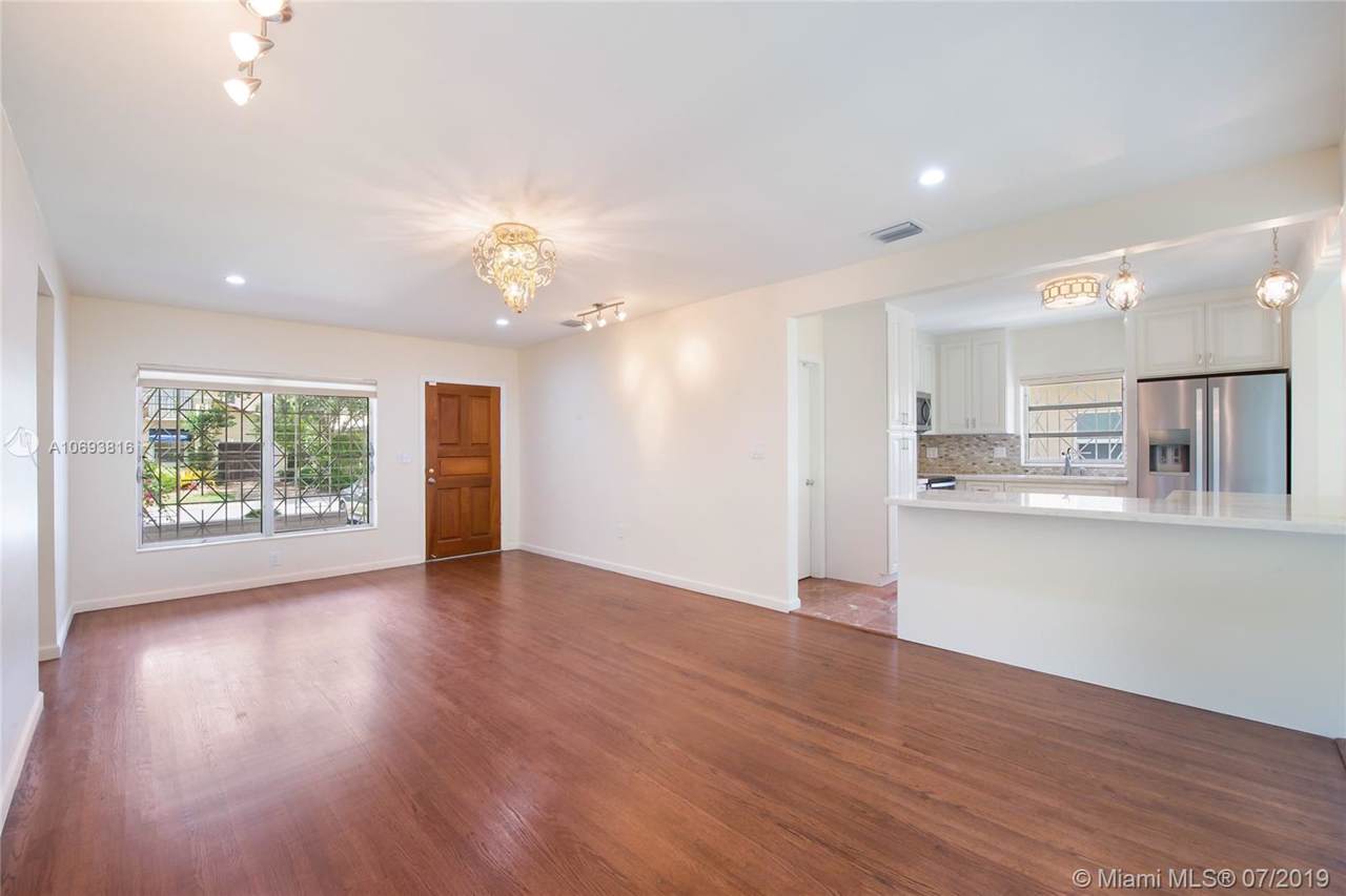 1105 Wallace St - Photo 1