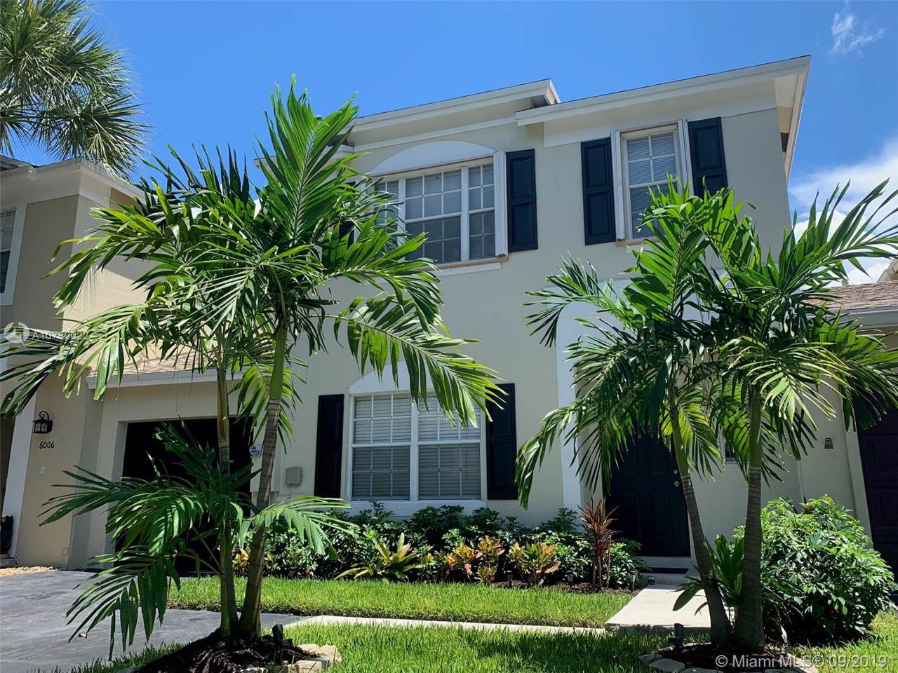 6004 Harbor Isle Way - Photo 1