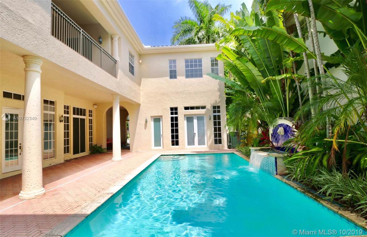 1000 Sanibel Dr - Photo 1