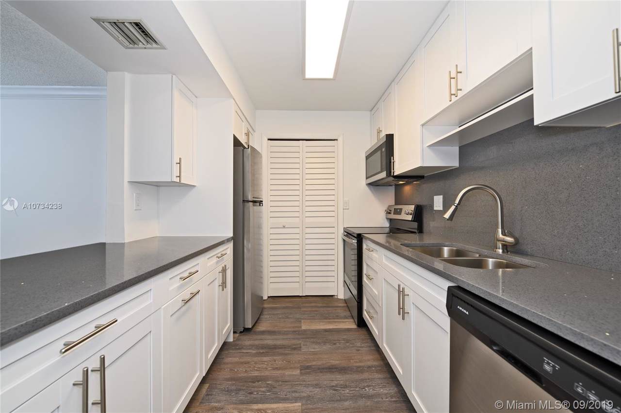 140 Lakeview Dr - Photo 1