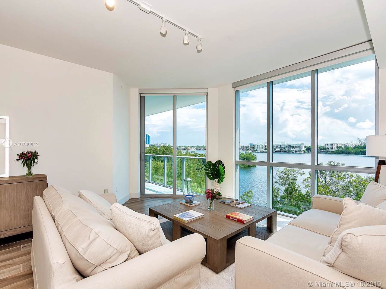 17111 Biscayne Blvd - Photo 1