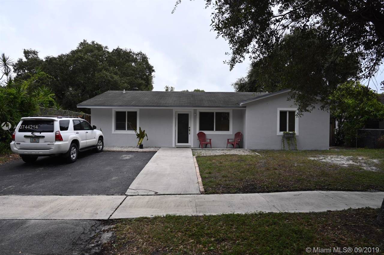 6440 Pershing St - Photo 1