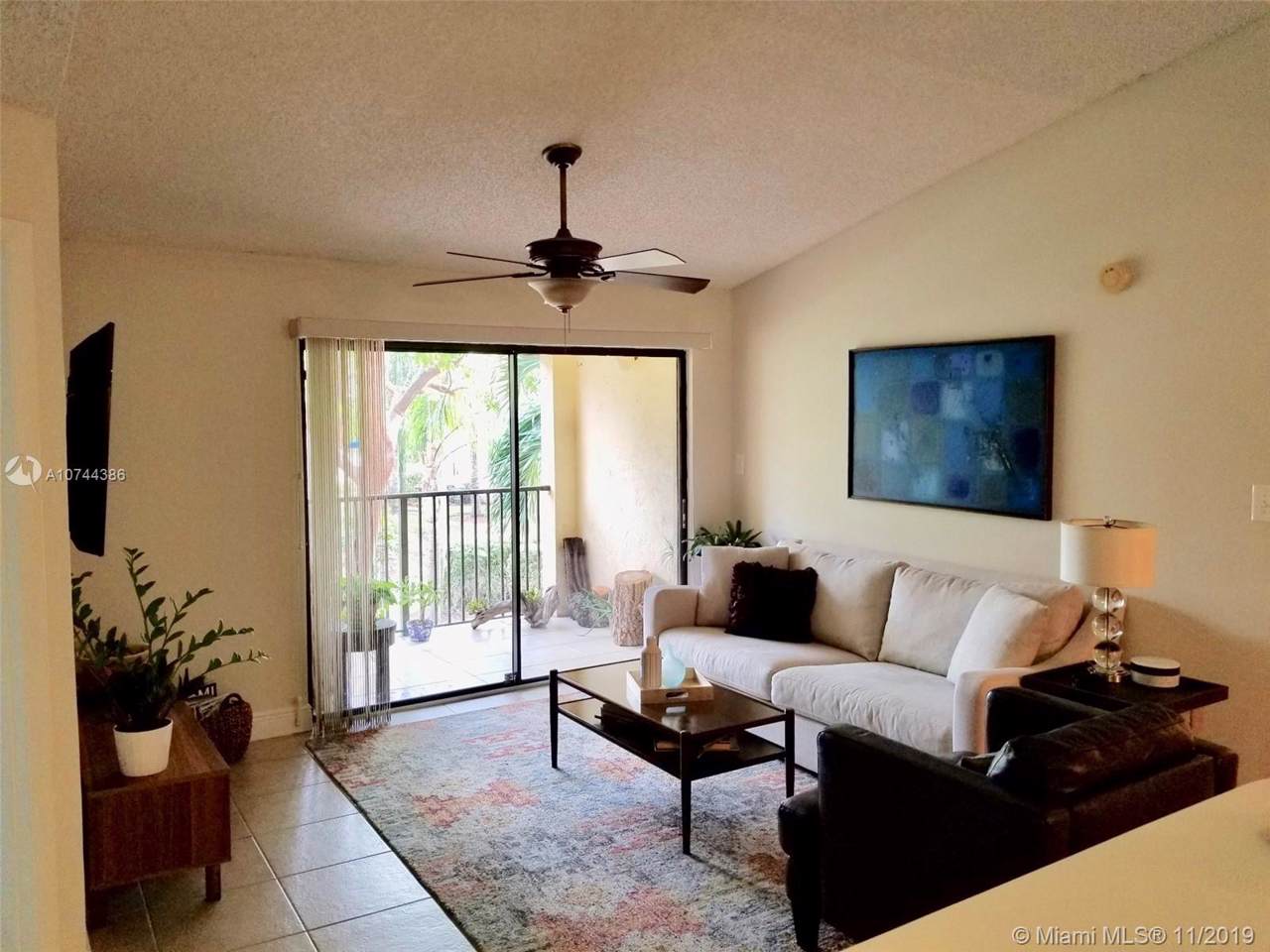 560 Park Rd - Photo 1