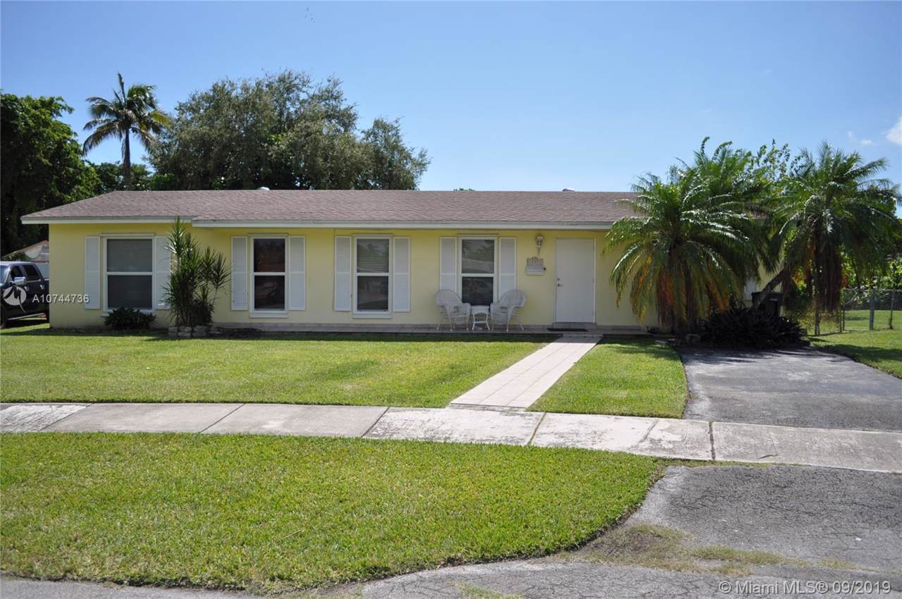 18571 93 AVE - Photo 1