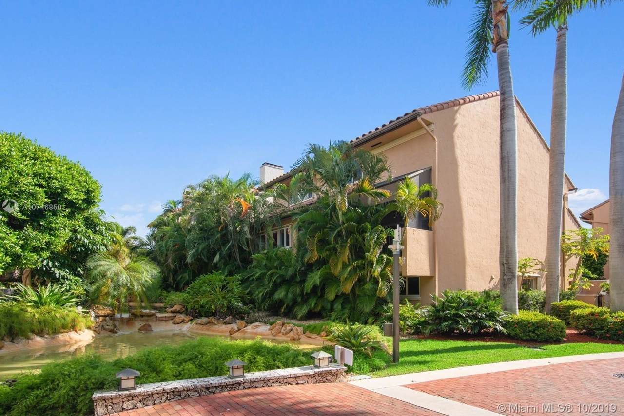 2000 Bayshore Dr - Photo 1