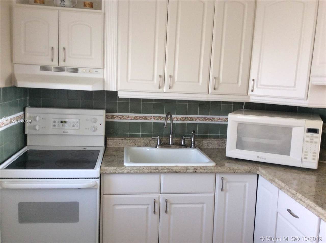 2851 Leonard Dr - Photo 1