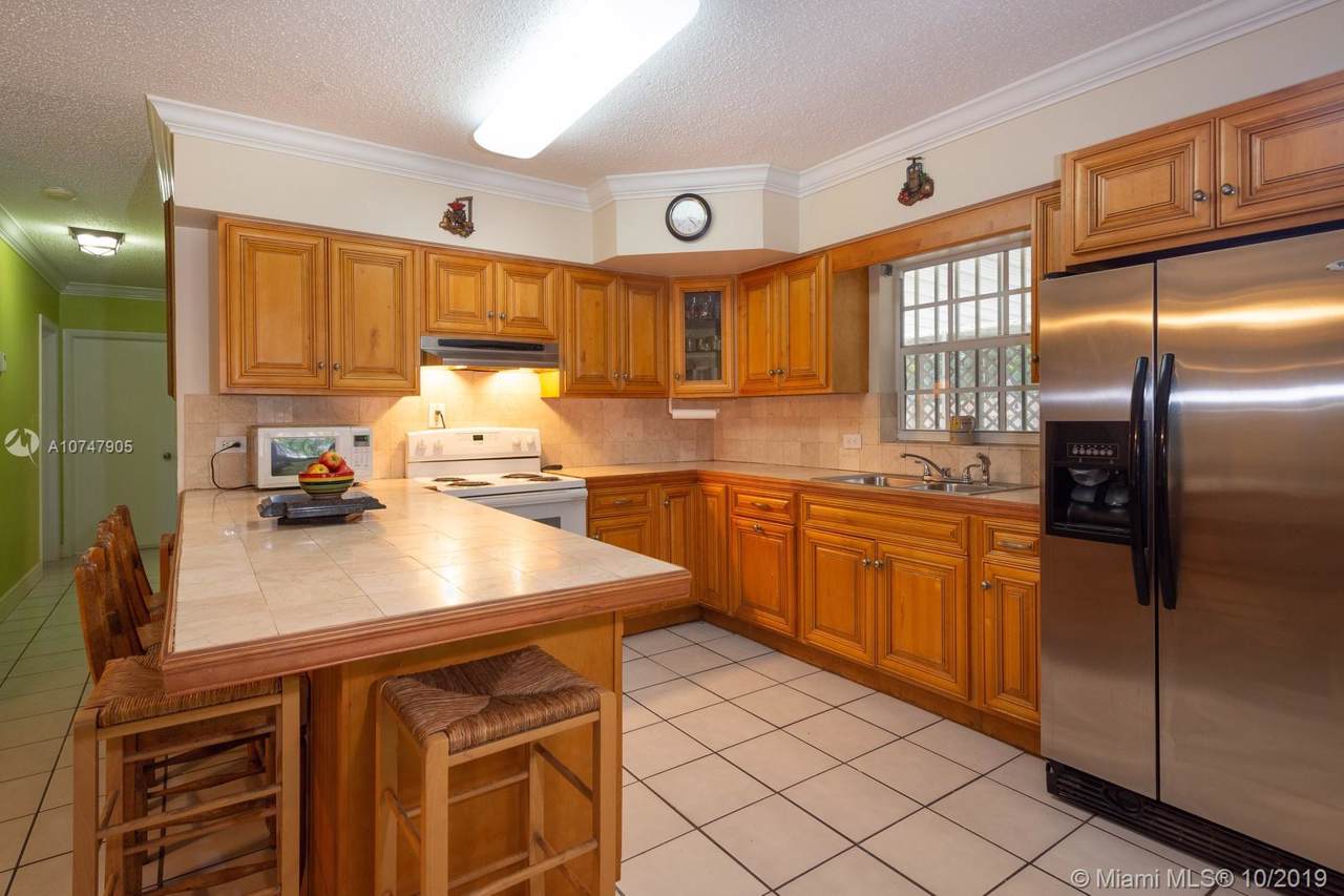 13805 16th Ave - Photo 1