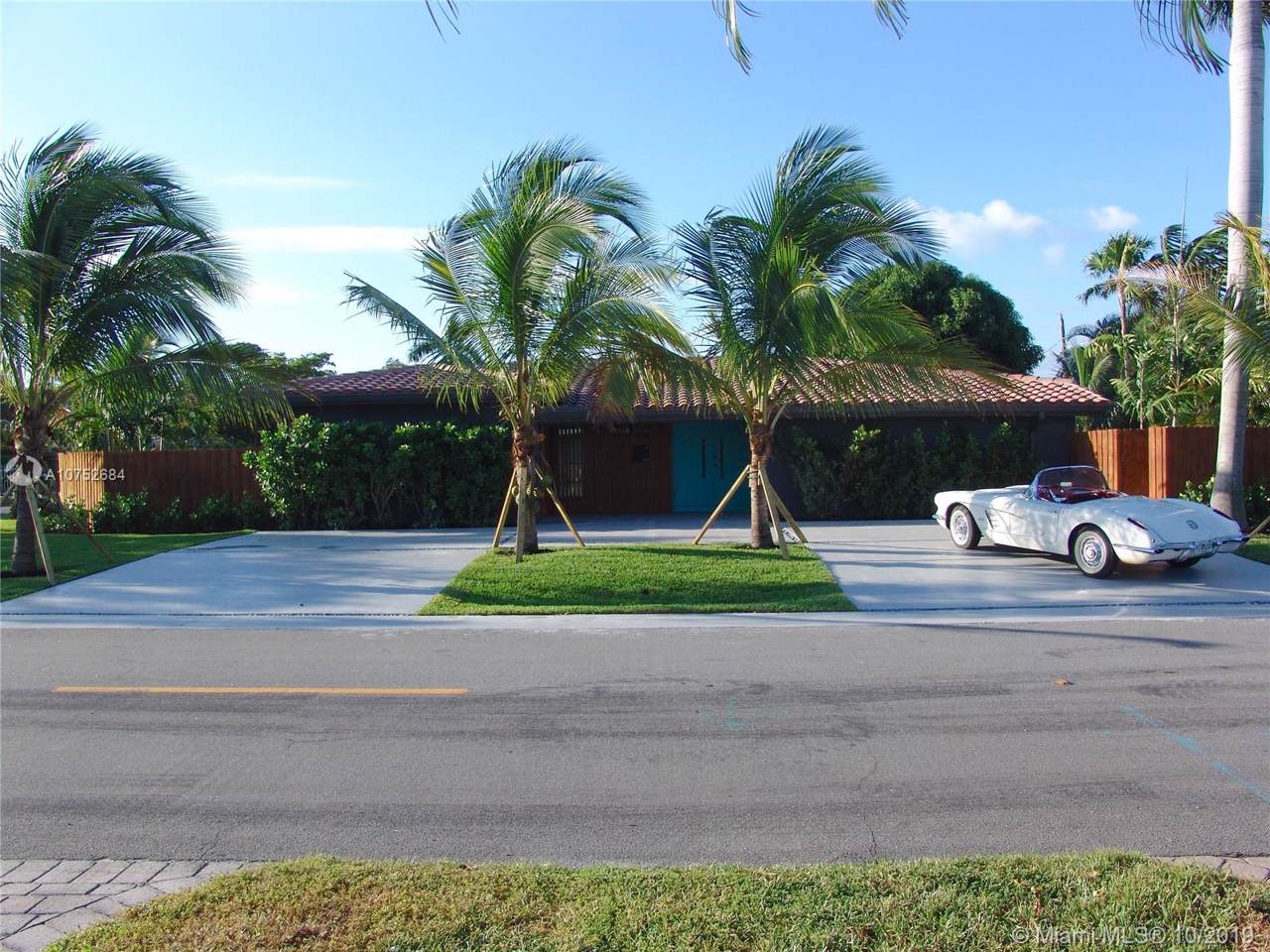 1740 Poinsettia Dr - Photo 1