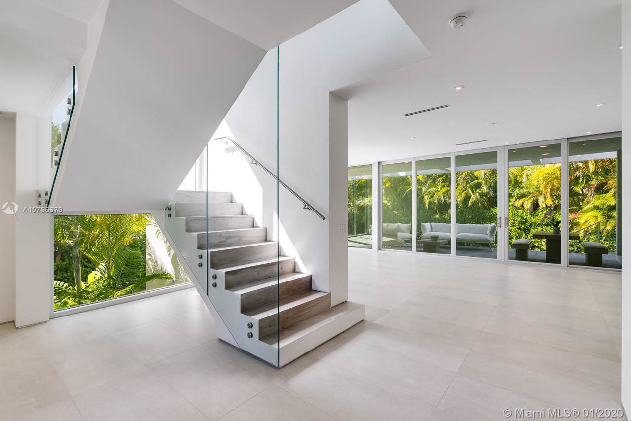 544 Ridgewood Rd - Photo 1