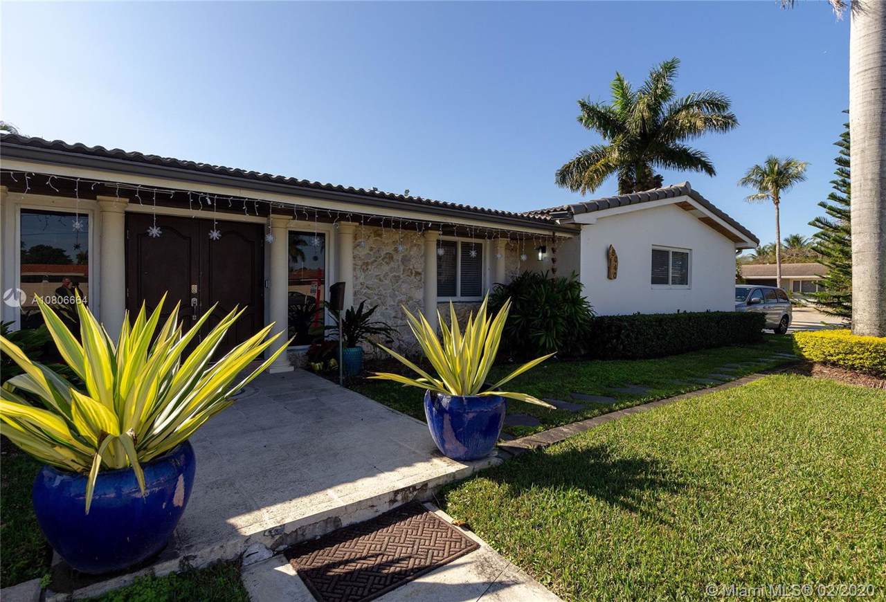 8040 Kendall Dr - Photo 1
