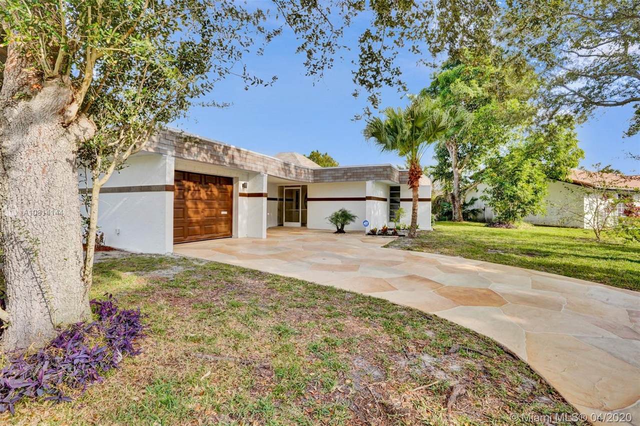 4910 Bayberry Ln - Photo 1