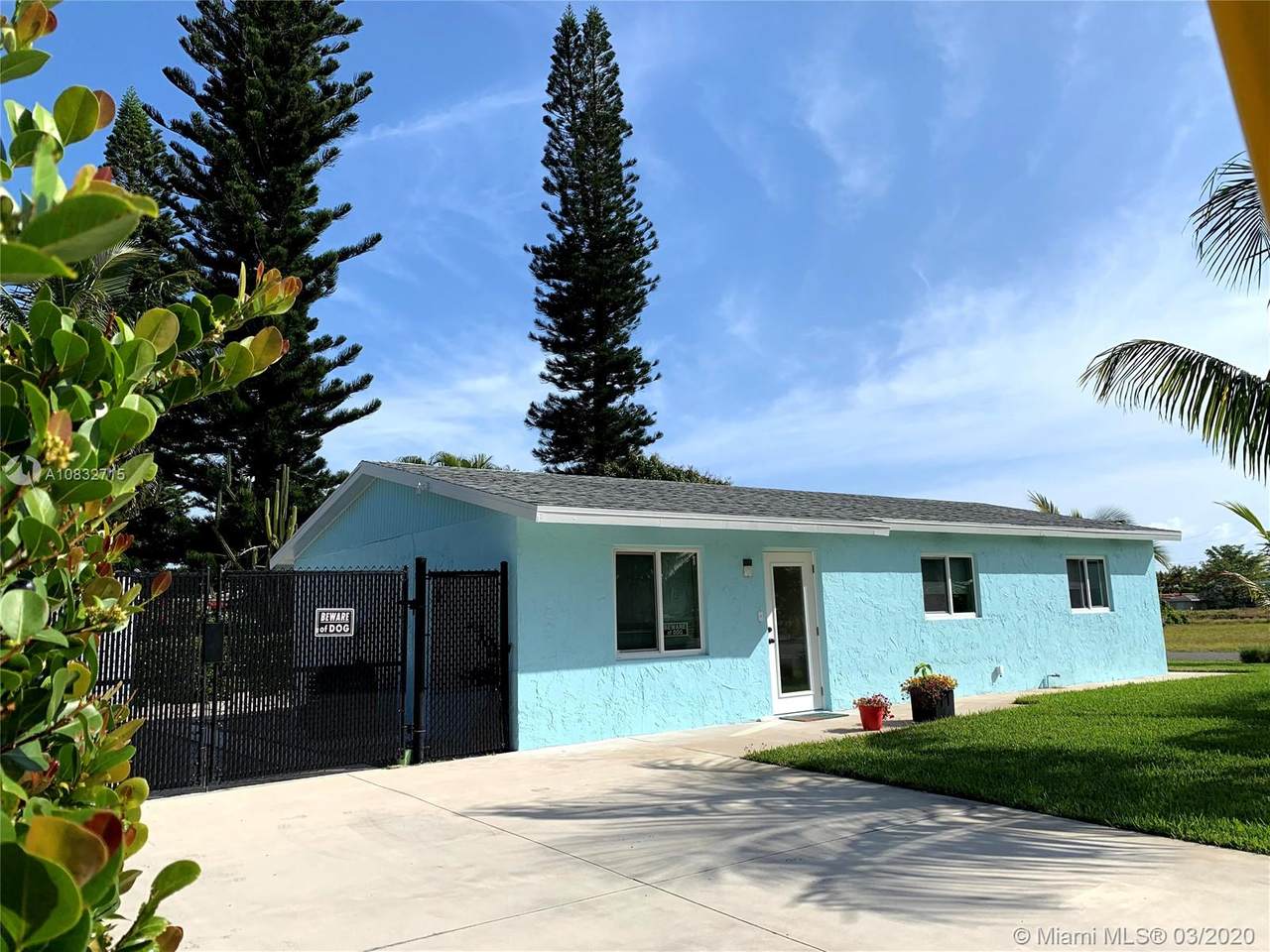 219 22nd Ave - Photo 1