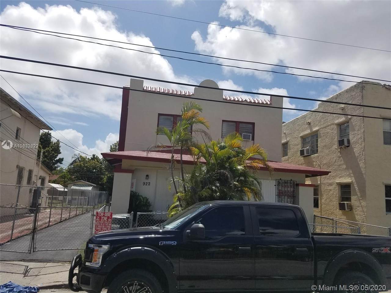 922 2nd St - Photo 1