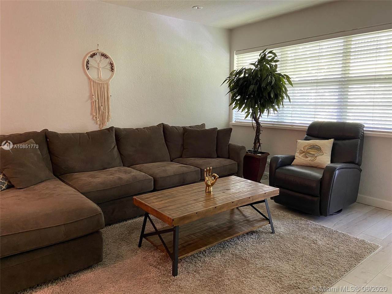 350 Shore Dr - Photo 1
