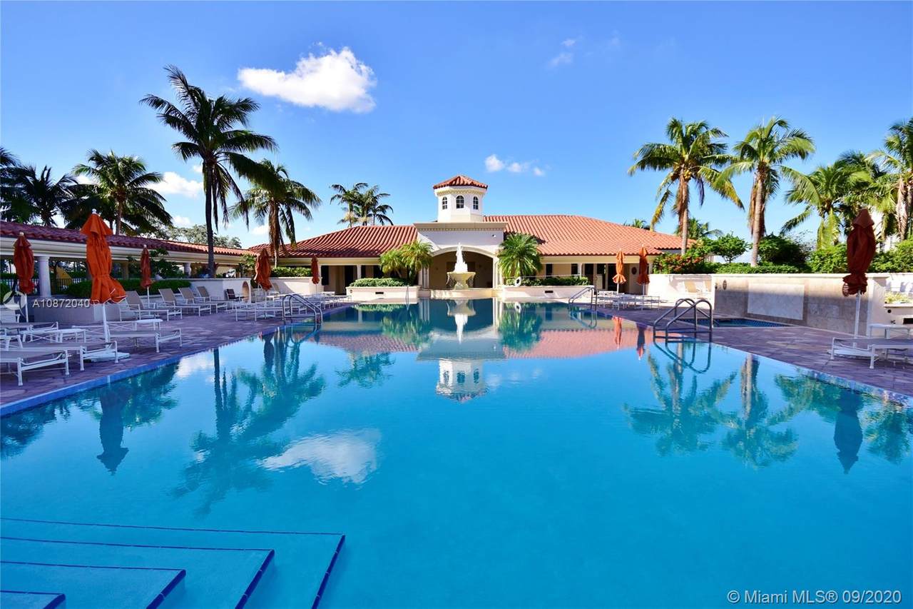 20000 Country Club Dr - Photo 1