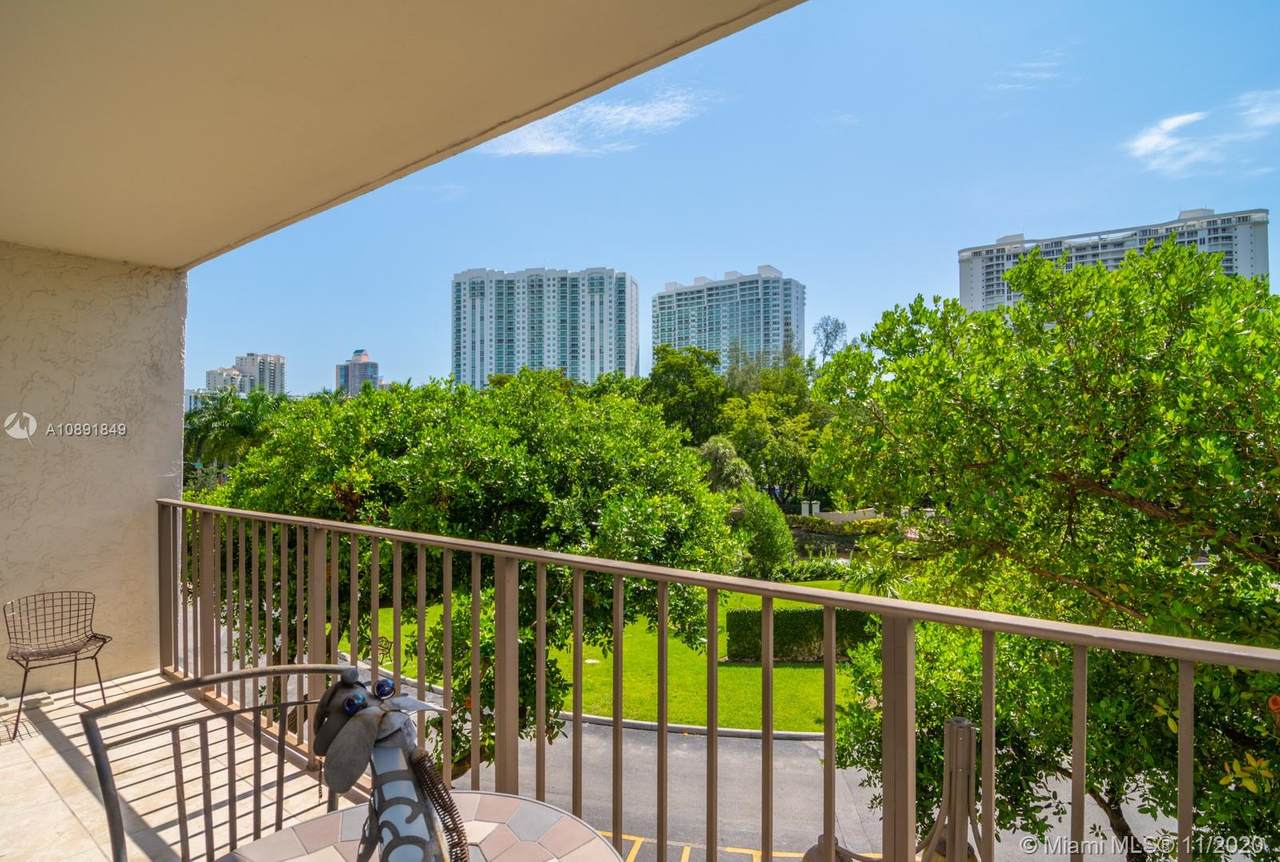 18181 31st Ct - Photo 1