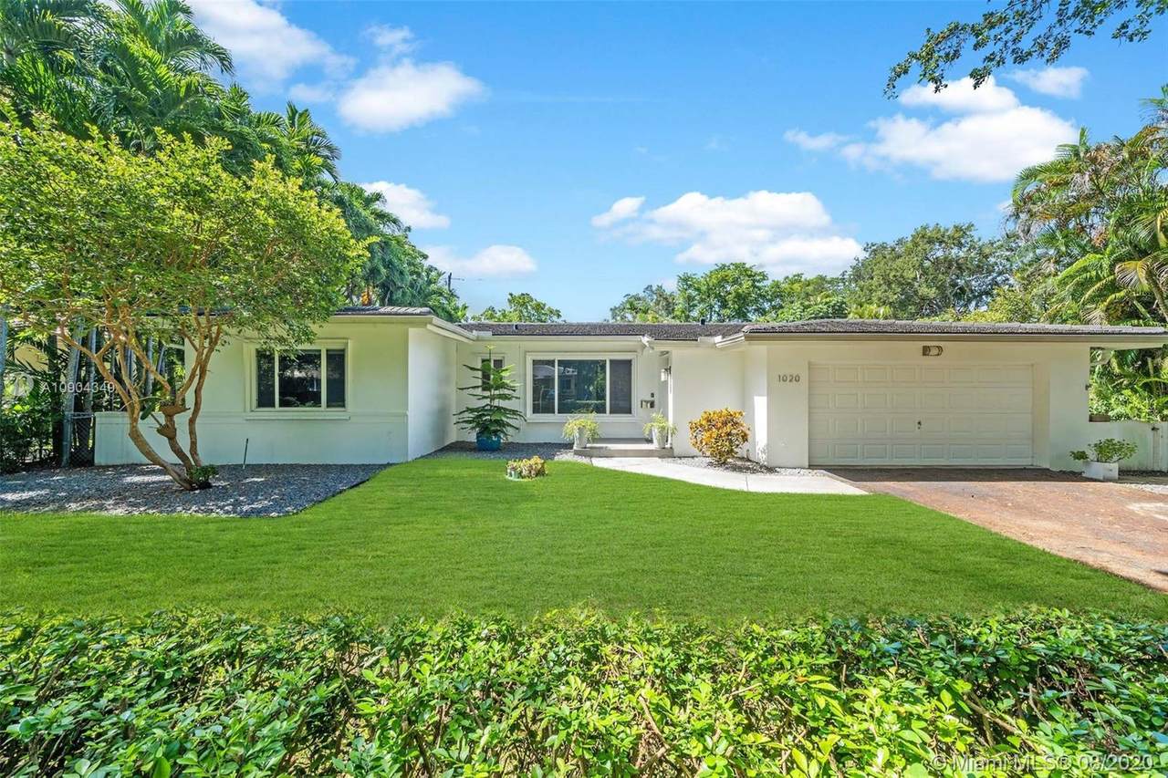 1020 Mariposa Ave - Photo 1