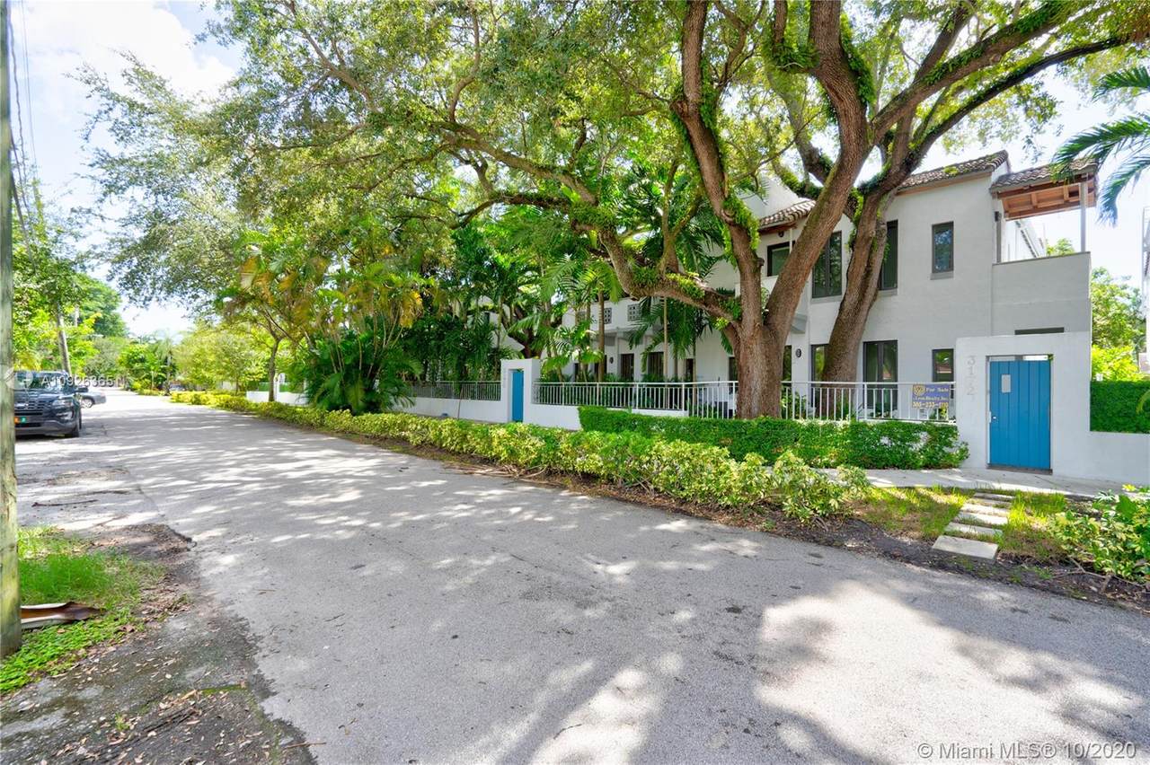 3172 Jackson Ave - Photo 1