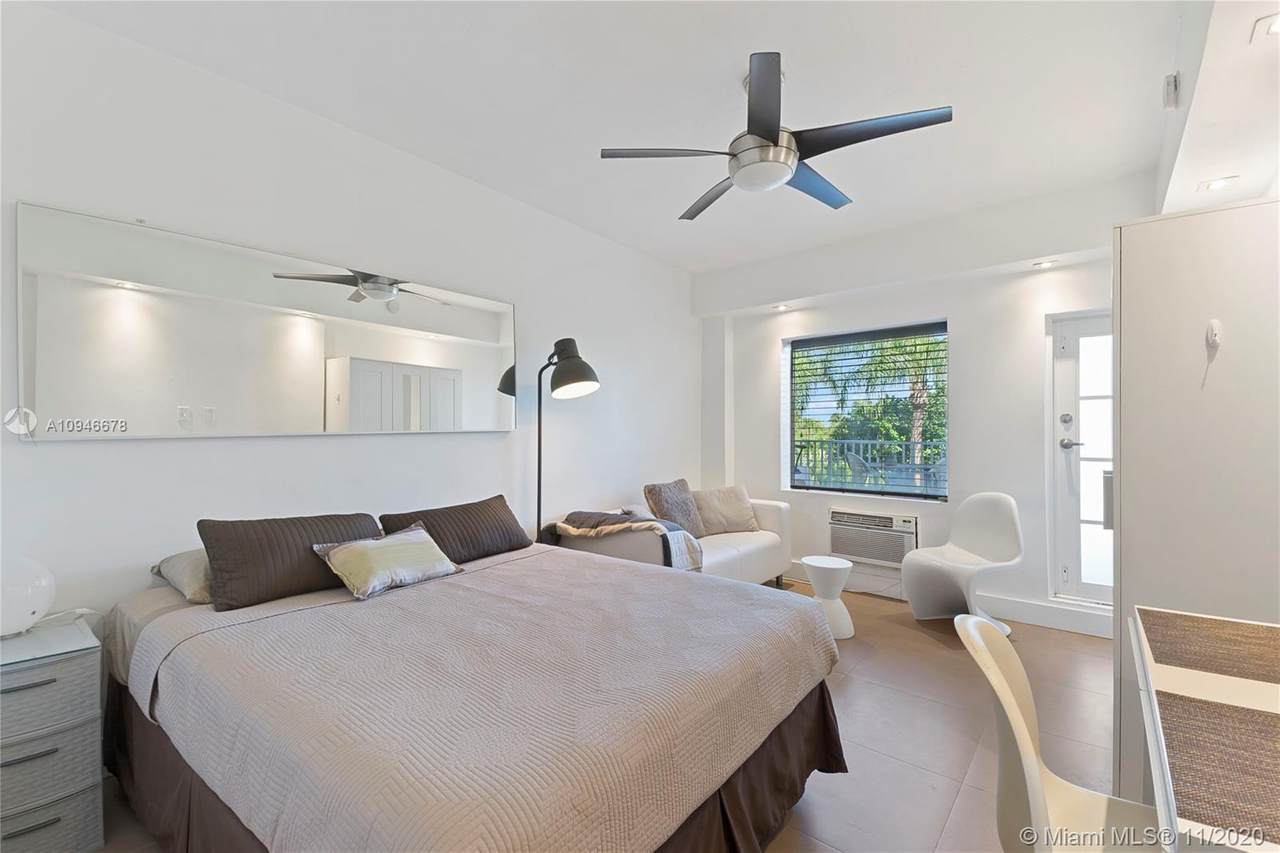255 24th St - Photo 1