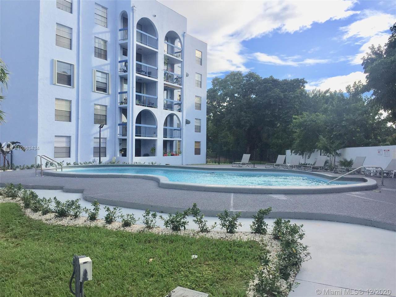 9460 Fontainbleau Blvd - Photo 1