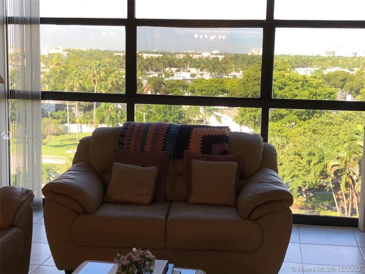 600 Parkview Dr - Photo 1
