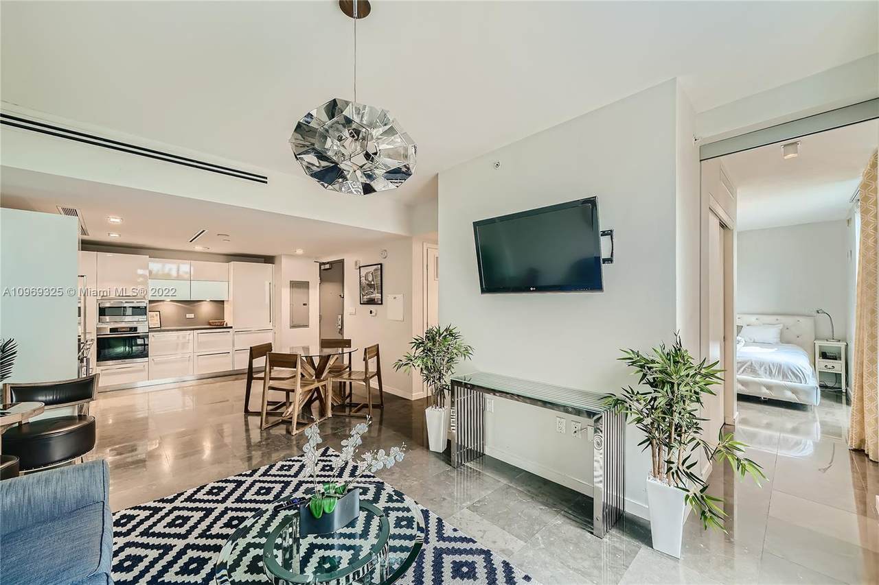 220 21st St - Photo 1