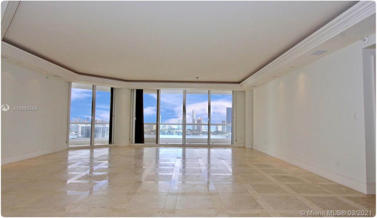 2600 Island Blvd - Photo 1