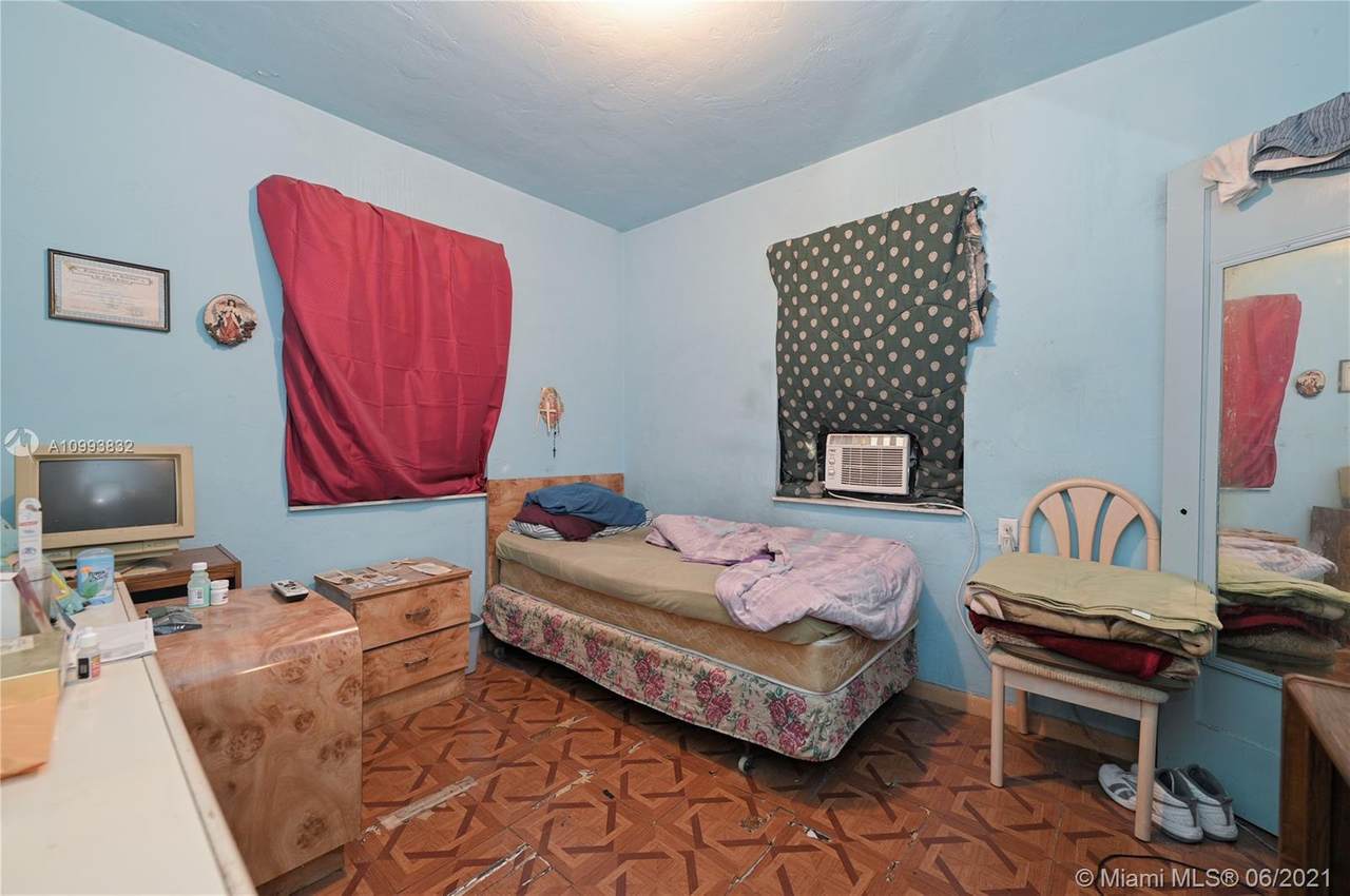 2537 29th St - Photo 1